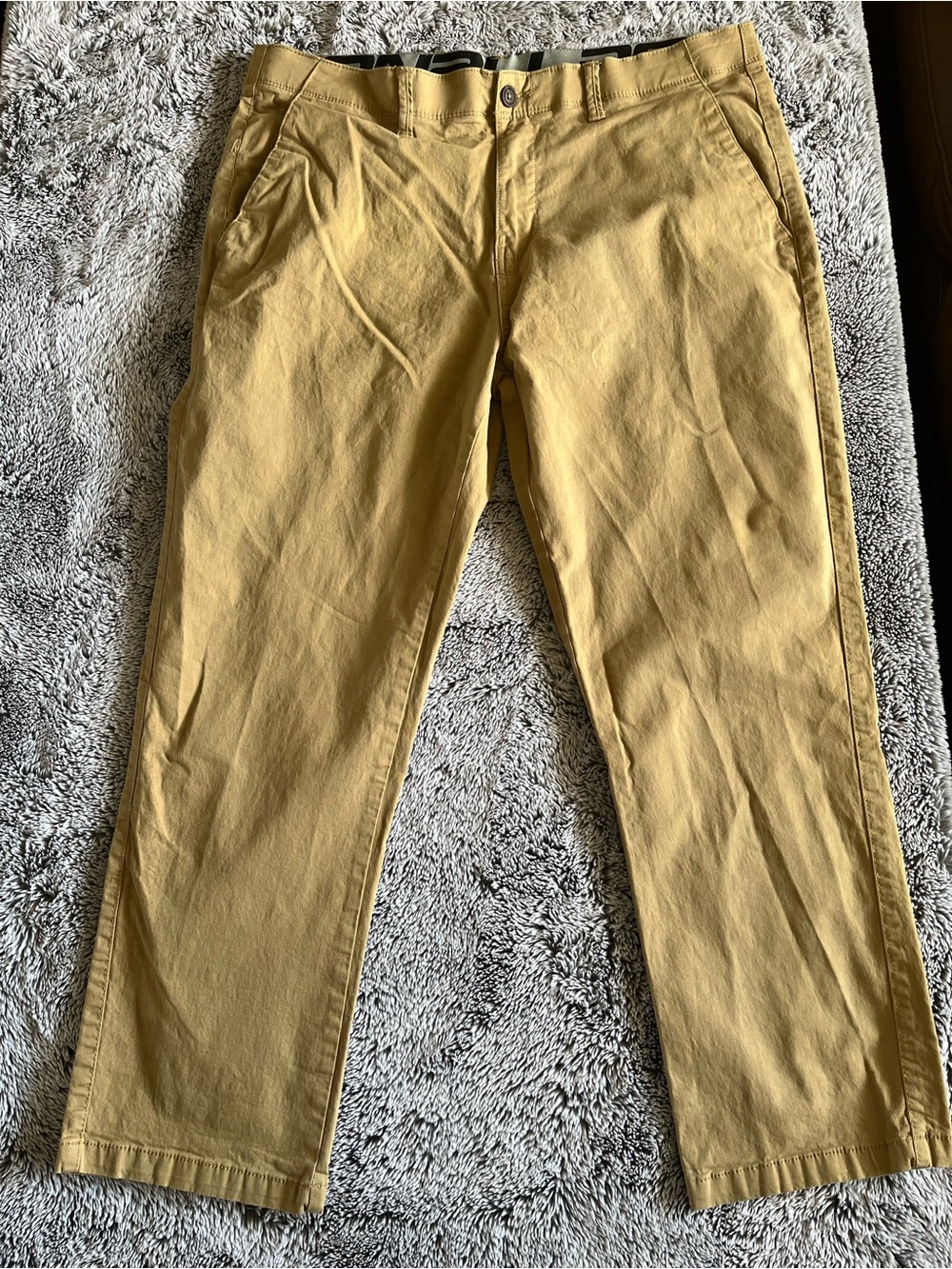 Men's Denali Chino Pants in Light Khaki - Classic Fit